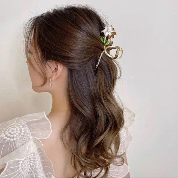 $20 (2 for $30) Metal Hair Claw Clip With Painted Blue Tulip Flowers Crab Clip - Picture 8 of 9